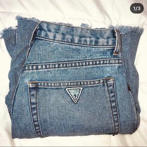 GUESS MOM JEAN SHORTS